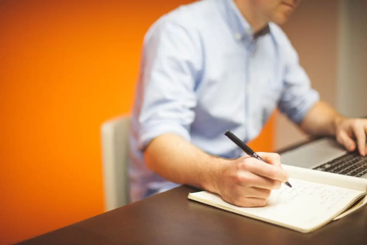 Business Writing: Clear Emails, Memos & Updates