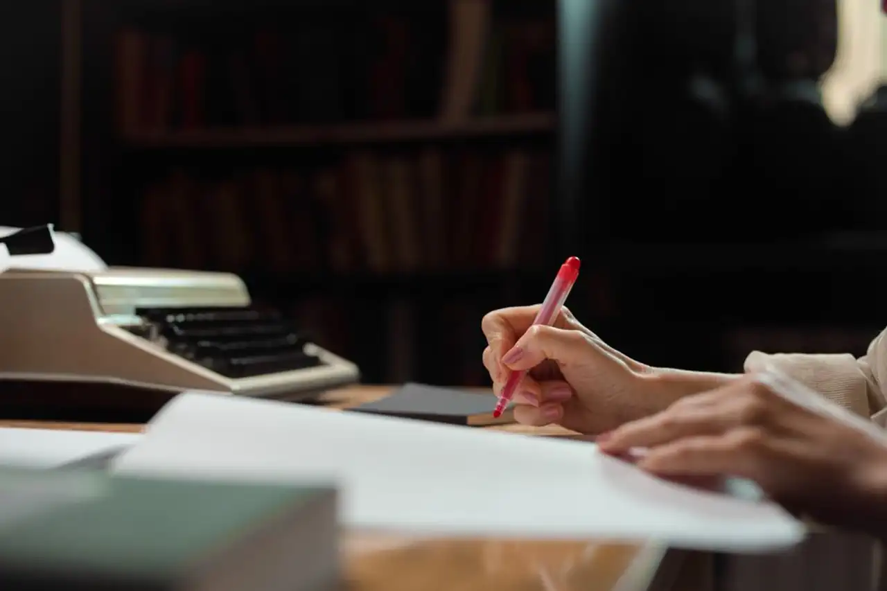 Nonfiction Book Writing: Idea, Structure & a Complete Draft