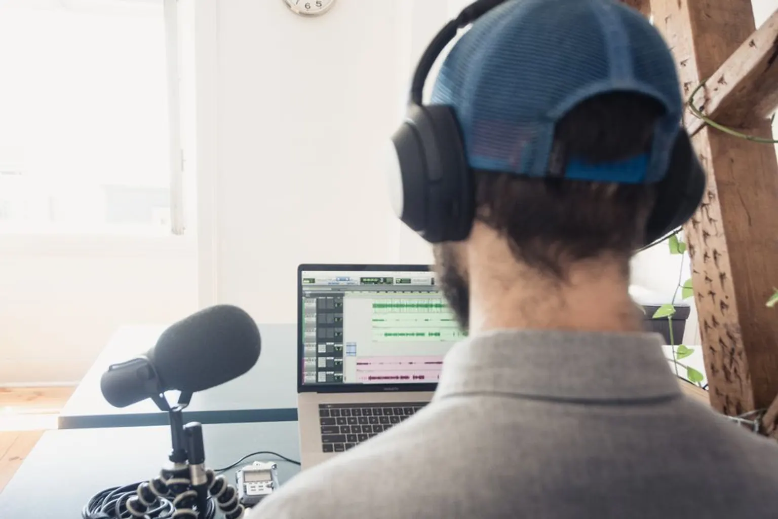 Podcast Editing Essentials: Clean Audio, Strong Structure & Confident Delivery