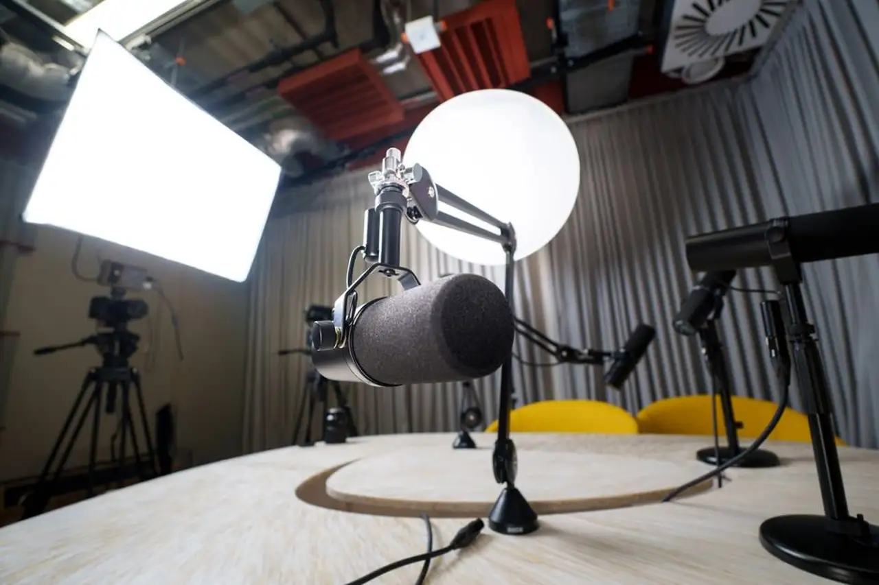 Social Media Live Streaming: Planning, Hosting & Audience Interaction